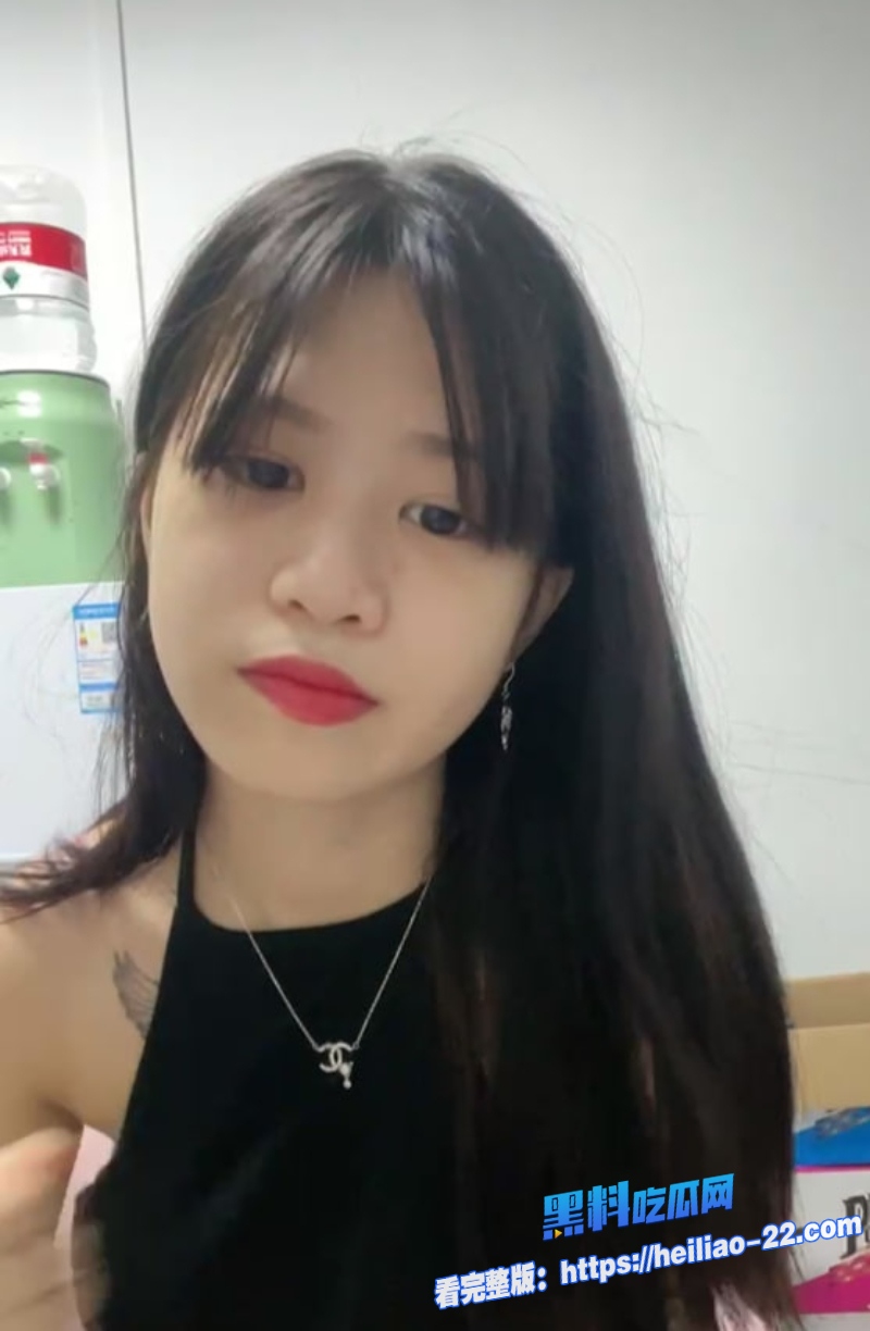 满背纹身精神小妹直播高能自慰蜜桃翘臀猛坐巨屌1