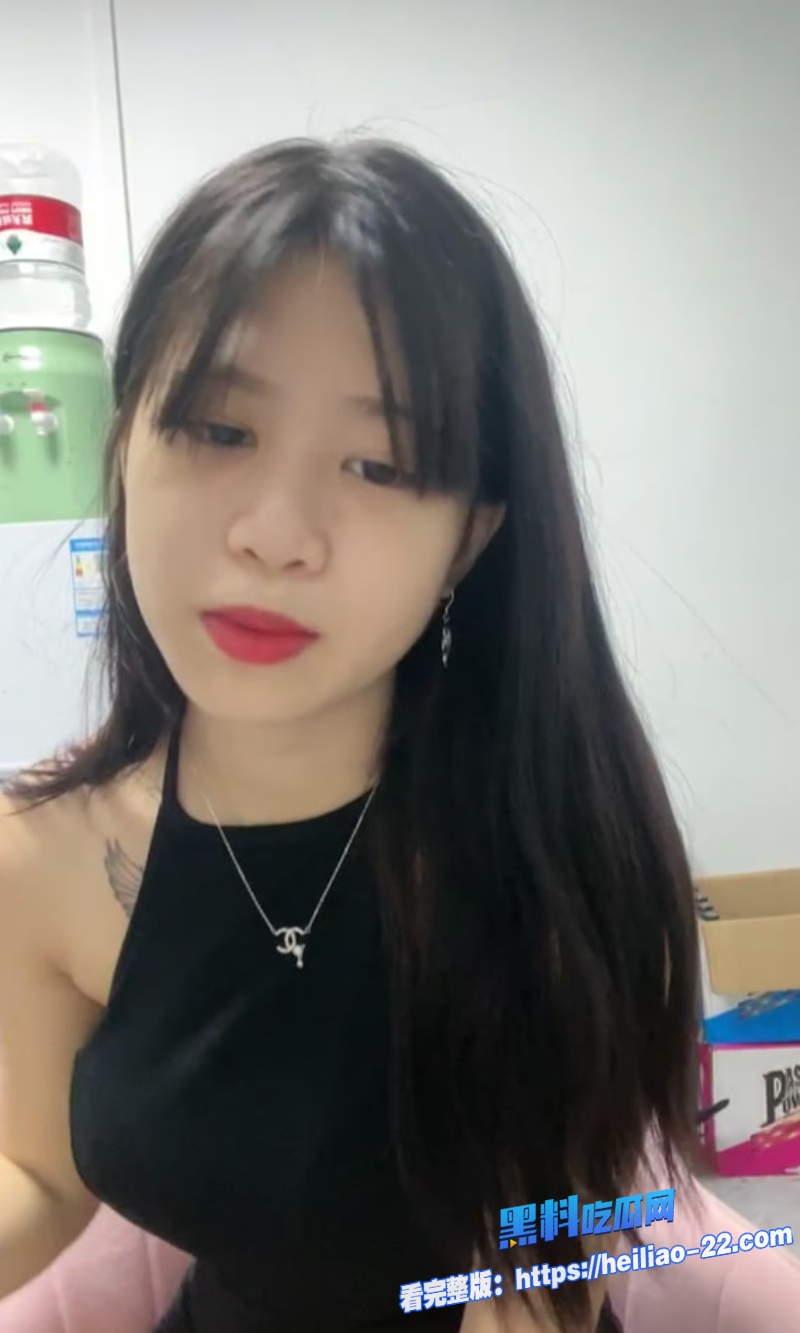 满背纹身精神小妹直播高能自慰蜜桃翘臀猛坐巨屌2