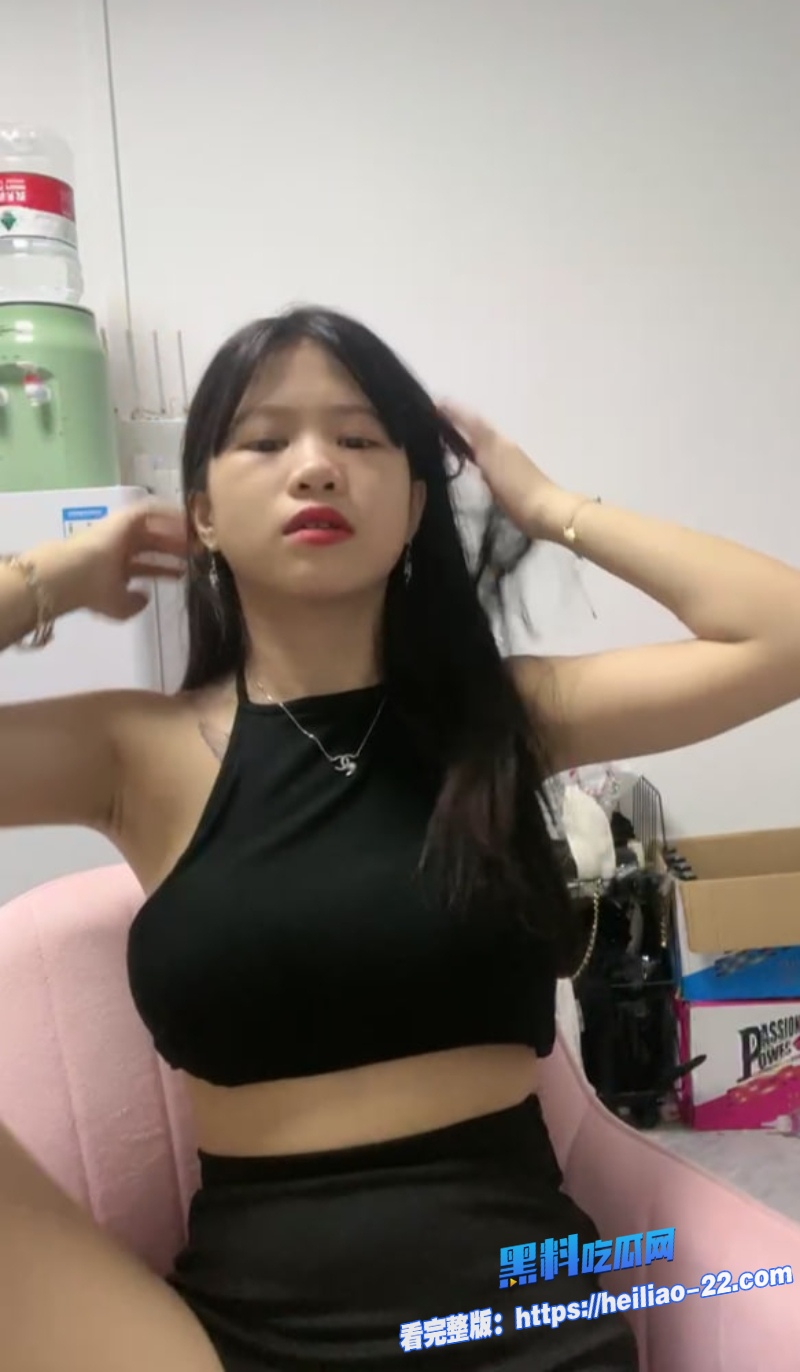 满背纹身精神小妹直播高能自慰蜜桃翘臀猛坐巨屌3