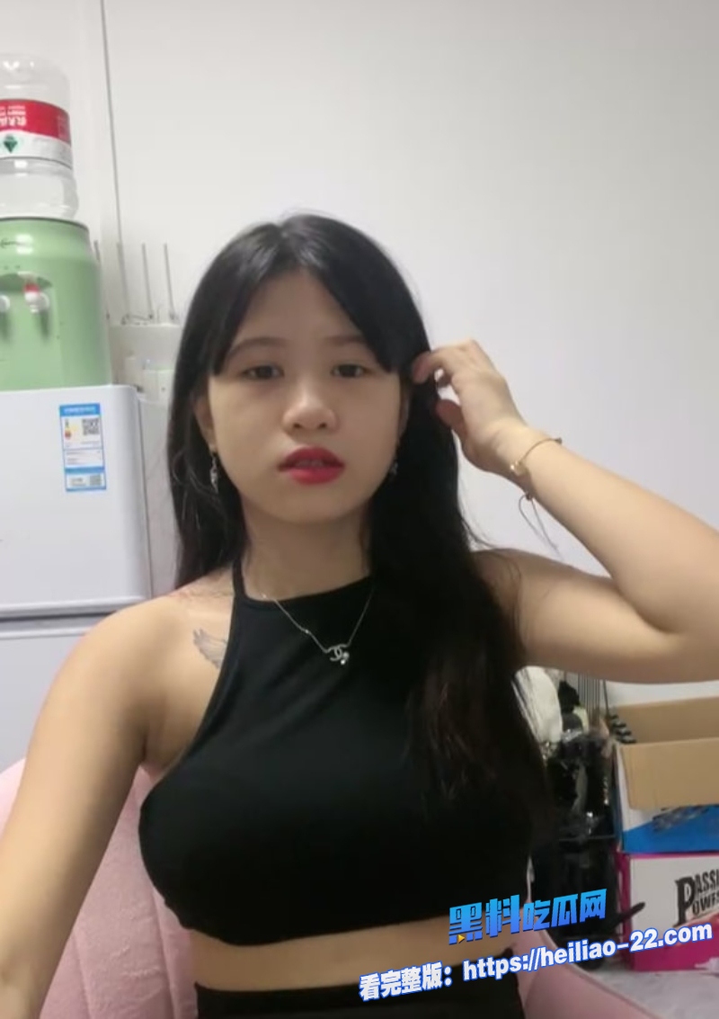 满背纹身精神小妹直播高能自慰蜜桃翘臀猛坐巨屌4