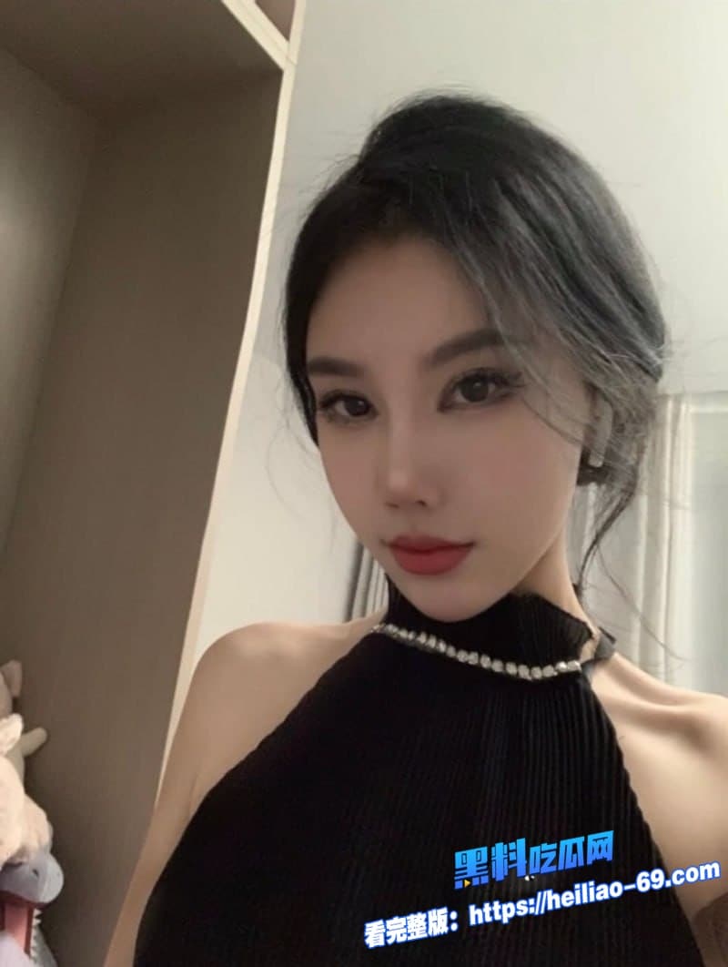抖音322万粉刘佳梁操粉翻车人设彻底崩塌扯着狗链猛干黑丝女粉翘臀各种性爱视频曝光1