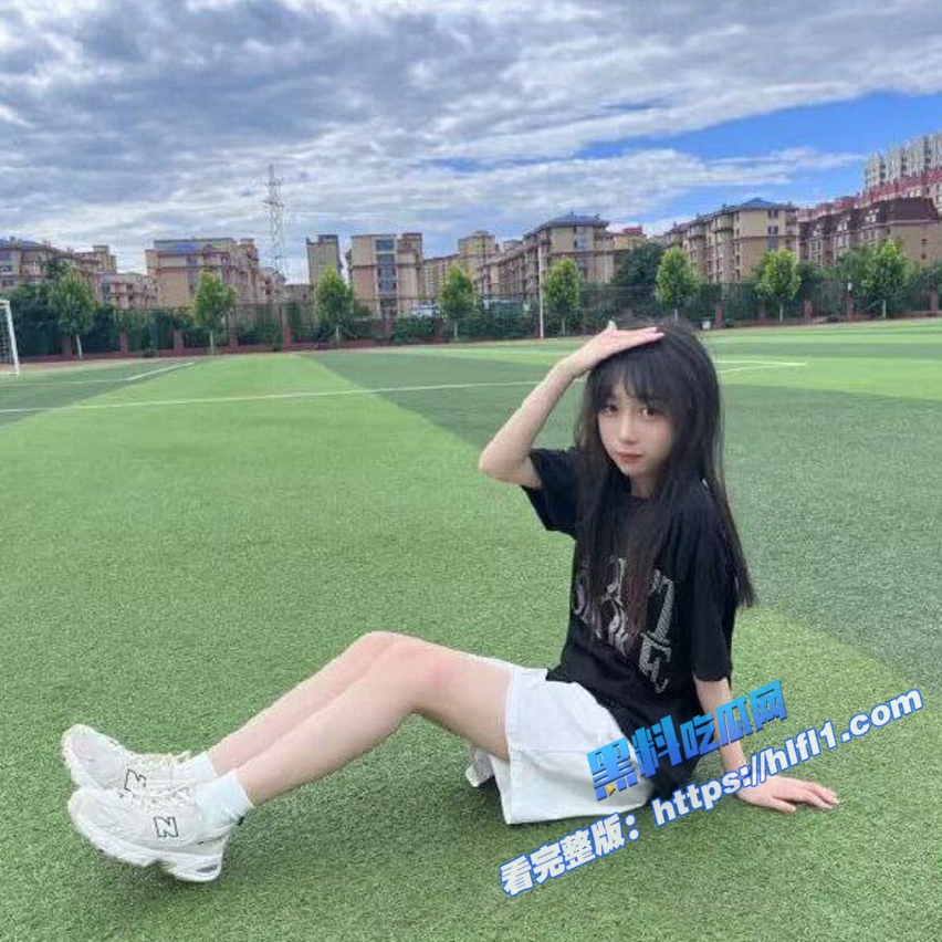 西安某外语学院大三 车丽丽 被富二代狂插 带着狼牙套爆操 这口活干的真卖力！2