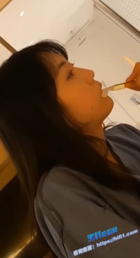 南京富二代给清纯邻家妹子送各种奢侈品 带回别墅打炮 妹子被操到跪地求饶 ！3