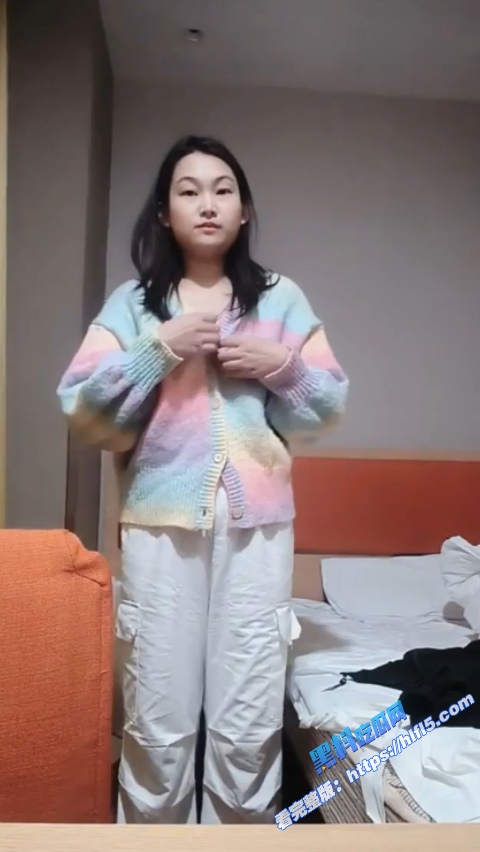上海宝山妹子 于贝 裸贷无法偿还 自拍洗澡自慰抵押视频 逾期被债主流出！6