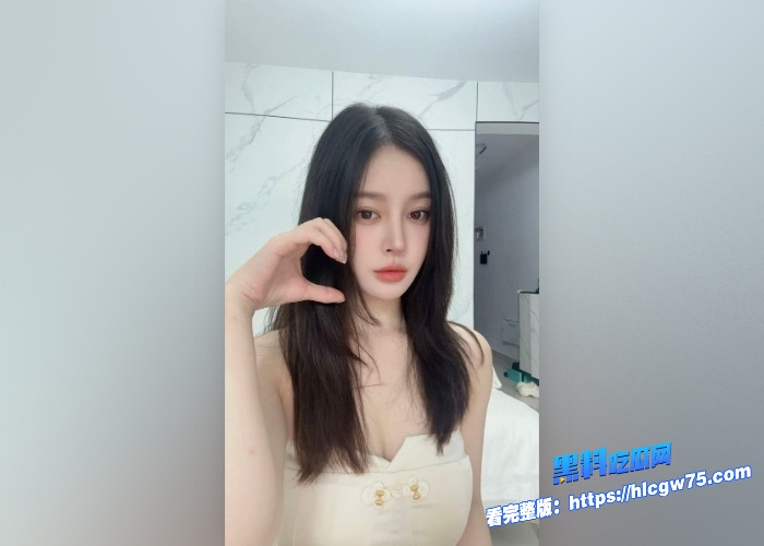 海角乱伦超性感后妈和老爸说回来拿衣服回家就抓我手去她俩婚房里勾引我这后妈当到位了身材极品啊 图1 海角乱伦超性感后妈和老爸说回来拿衣服回家就抓我手去她俩婚房里勾引我这后妈当到位了身材极品啊 图1