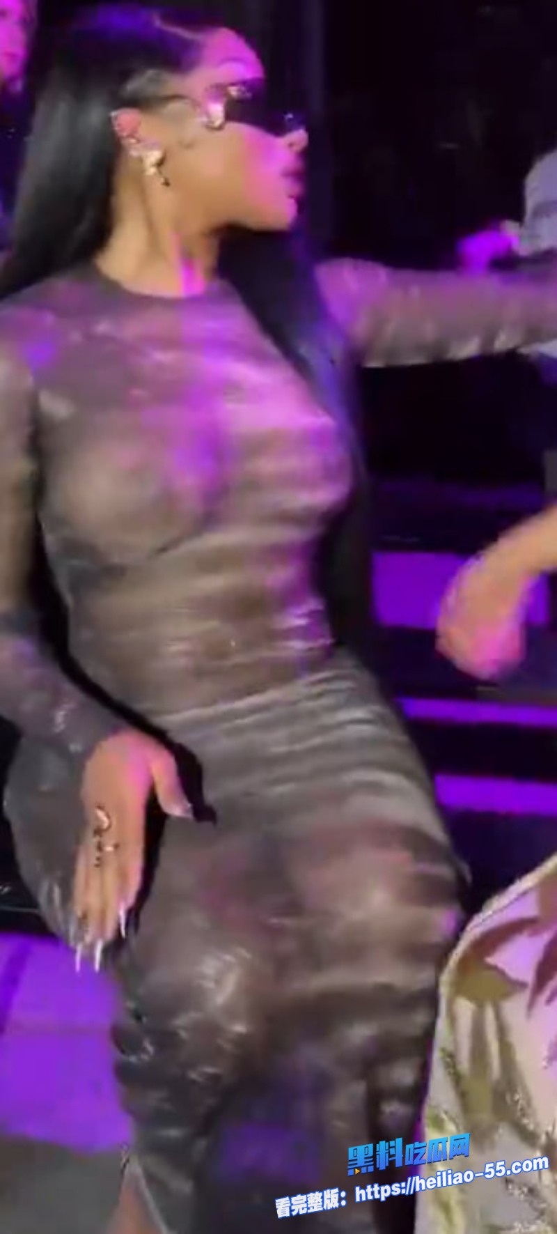 美国说唱女王梅根时装周性感炸场全透明裙爆乳肥臀顶级身材荷尔蒙炸弹6 美国说唱女王梅根时装周性感炸场全透明裙爆乳肥臀顶级身材荷尔蒙炸弹6