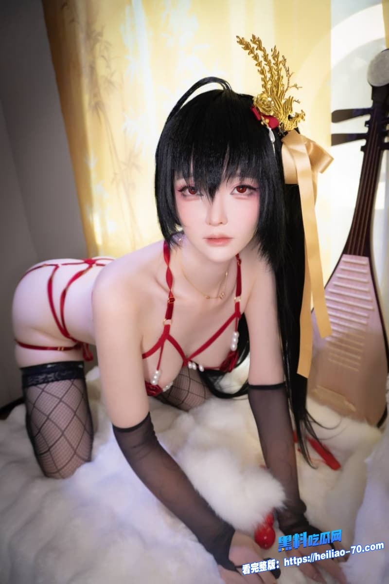极品福利姬一小央泽大凤旗袍黑丝爆乳肥臀私拍御姐反差骚母狗扭臀诱惑太会玩9
