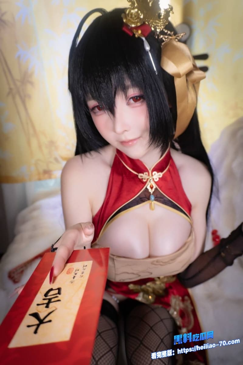 极品福利姬一小央泽大凤旗袍黑丝爆乳肥臀私拍御姐反差骚母狗扭臀诱惑太会玩18