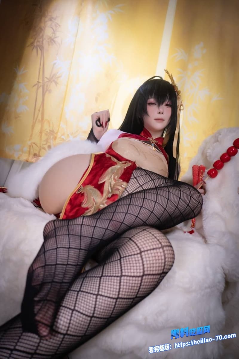 极品福利姬一小央泽大凤旗袍黑丝爆乳肥臀私拍御姐反差骚母狗扭臀诱惑太会玩43