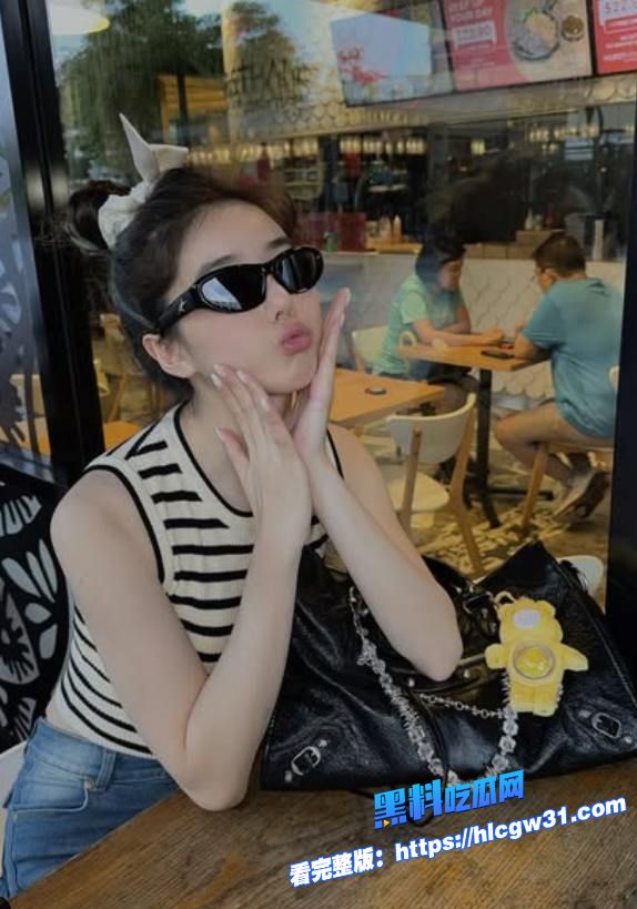 女明星大瓜 李凯馨 自慰视频在外网疯传!赚着国人的钱骂着国人 这下好了被扒了吧图7.jpg 女明星大瓜 李凯馨 自慰视频在外网疯传!赚着国人的钱骂着国人 这下好了被扒了吧图7.jpg