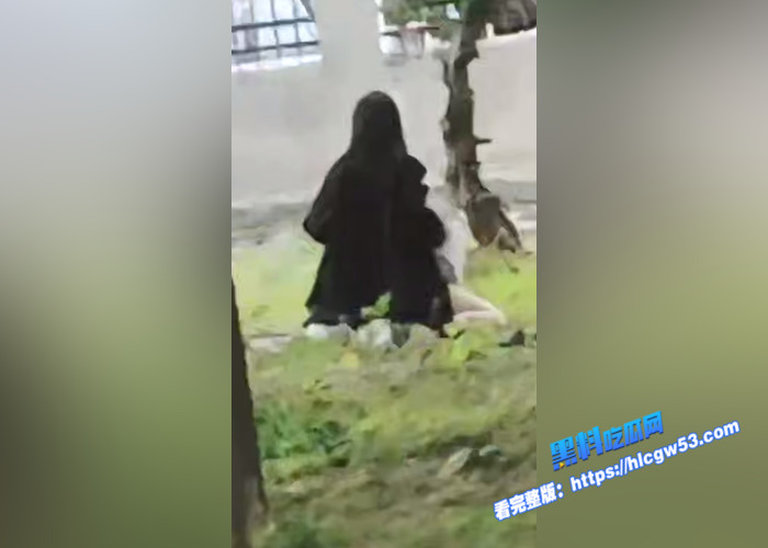 小情侣户外公园野战 旁若无人女上位激情抽插 围观群众拍摄下来 所有人都是他们play的一环5 小情侣户外公园野战 旁若无人女上位激情抽插 围观群众拍摄下来 所有人都是他们play的一环5