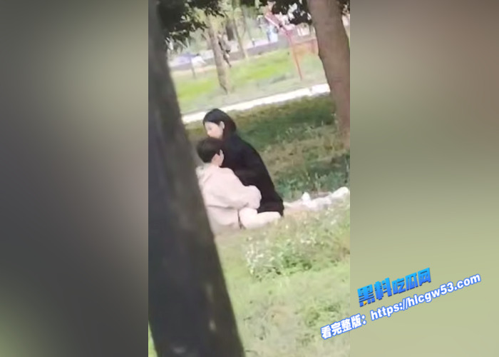 小情侣户外公园野战 旁若无人女上位激情抽插 围观群众拍摄下来 所有人都是他们play的一环7 小情侣户外公园野战 旁若无人女上位激情抽插 围观群众拍摄下来 所有人都是他们play的一环7
