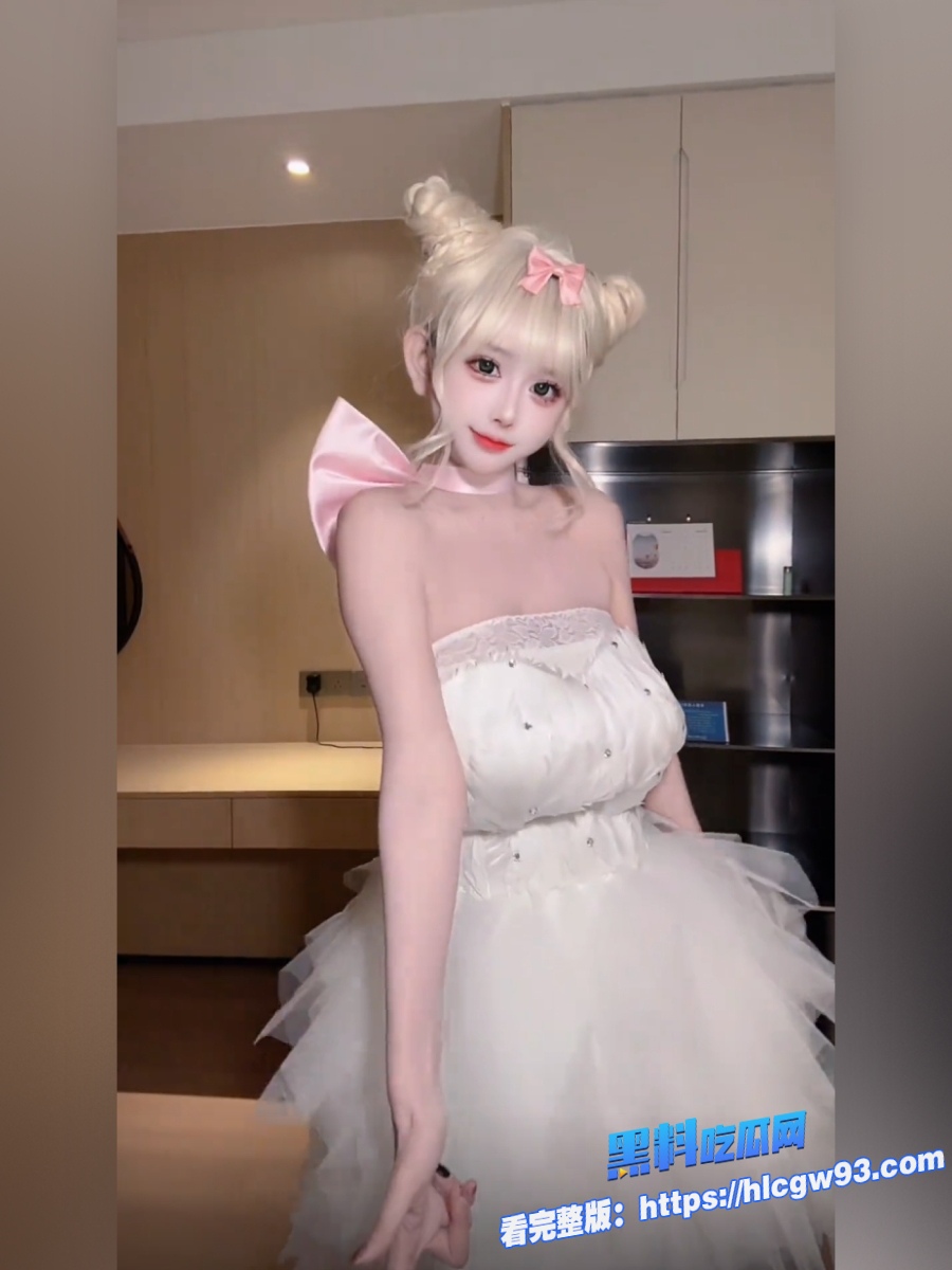 颜值与身材并肩在线的巨乳女神大放精彩福利 3