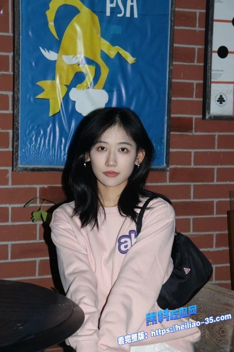 上海酒吧驻唱歌手金文丽与有钱顾客性爱狂欢黑丝裹腿女上疯狂骑乘3 上海酒吧驻唱歌手金文丽与有钱顾客性爱狂欢黑丝裹腿女上疯狂骑乘3