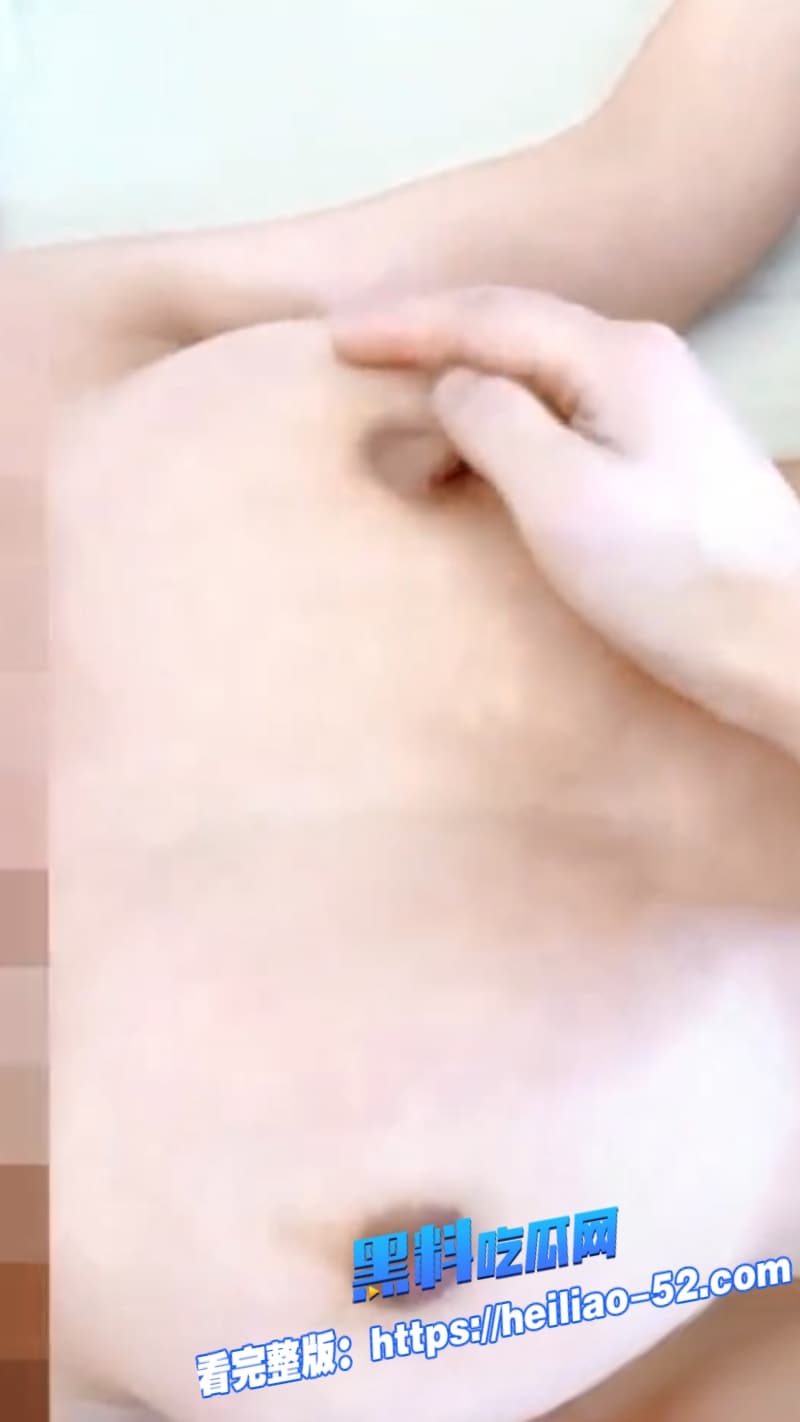 海角兄妹乱伦醉酒巨乳老妹儿浑身红彤彤被哥哥按到床上狂操两对奶子晃爆 4 海角兄妹乱伦醉酒巨乳老妹儿浑身红彤彤被哥哥按到床上狂操两对奶子晃爆 4