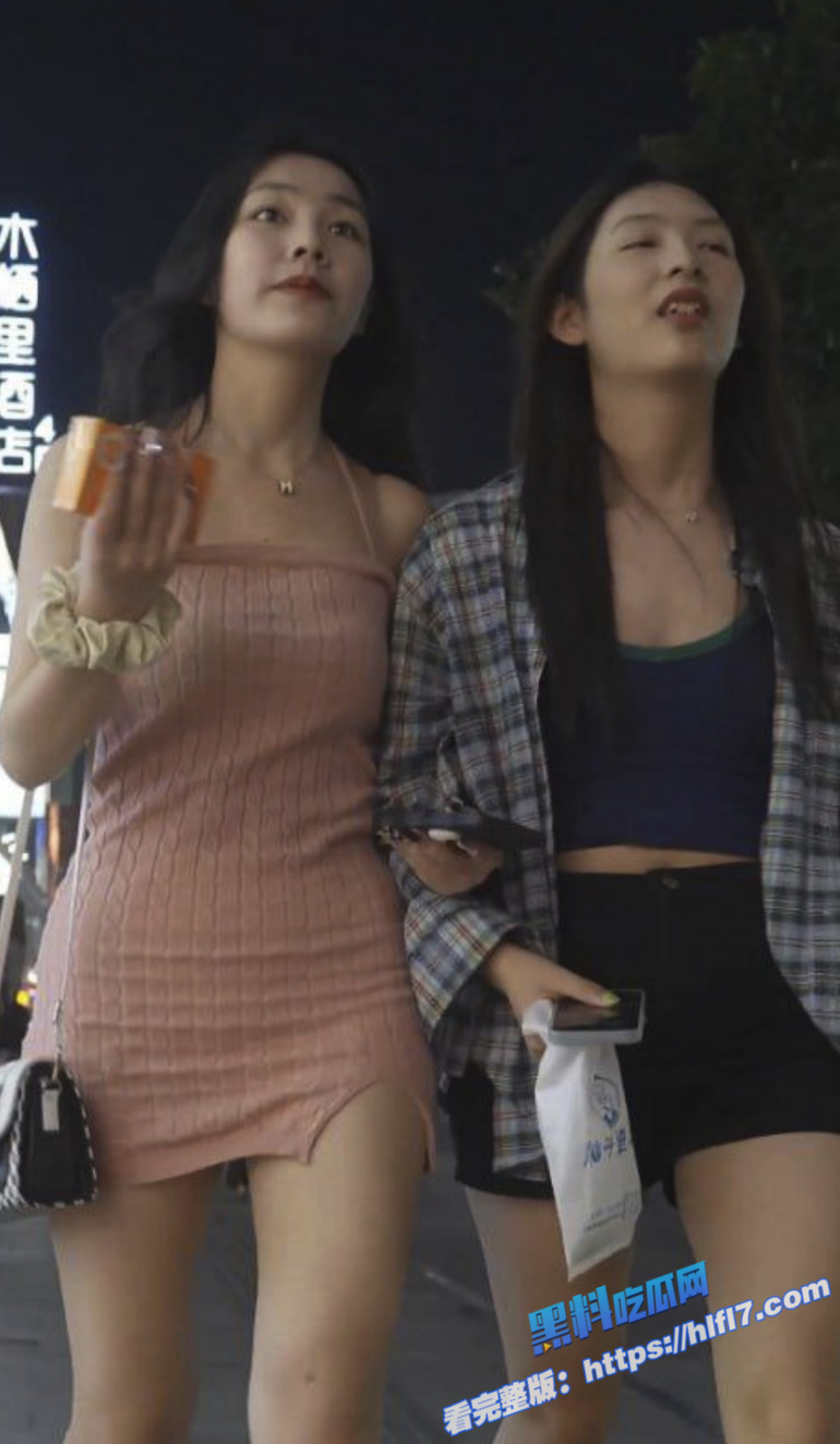 街头抄底偷拍！街头抄底大合集！偷拍大神抄底多位小姐姐内裤 各式内裤供君观看！1