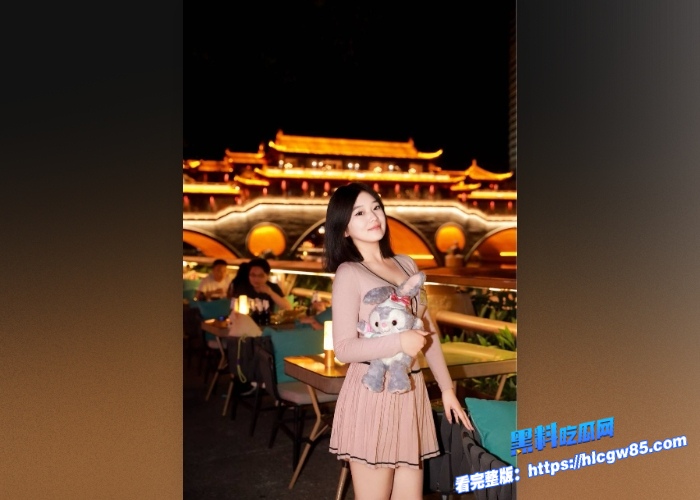 山东齐鲁屌王征服临沂极品风骚少妇电话中强忍高潮大奶狂晃巨屌猛插泪眼射满脸嘴 3