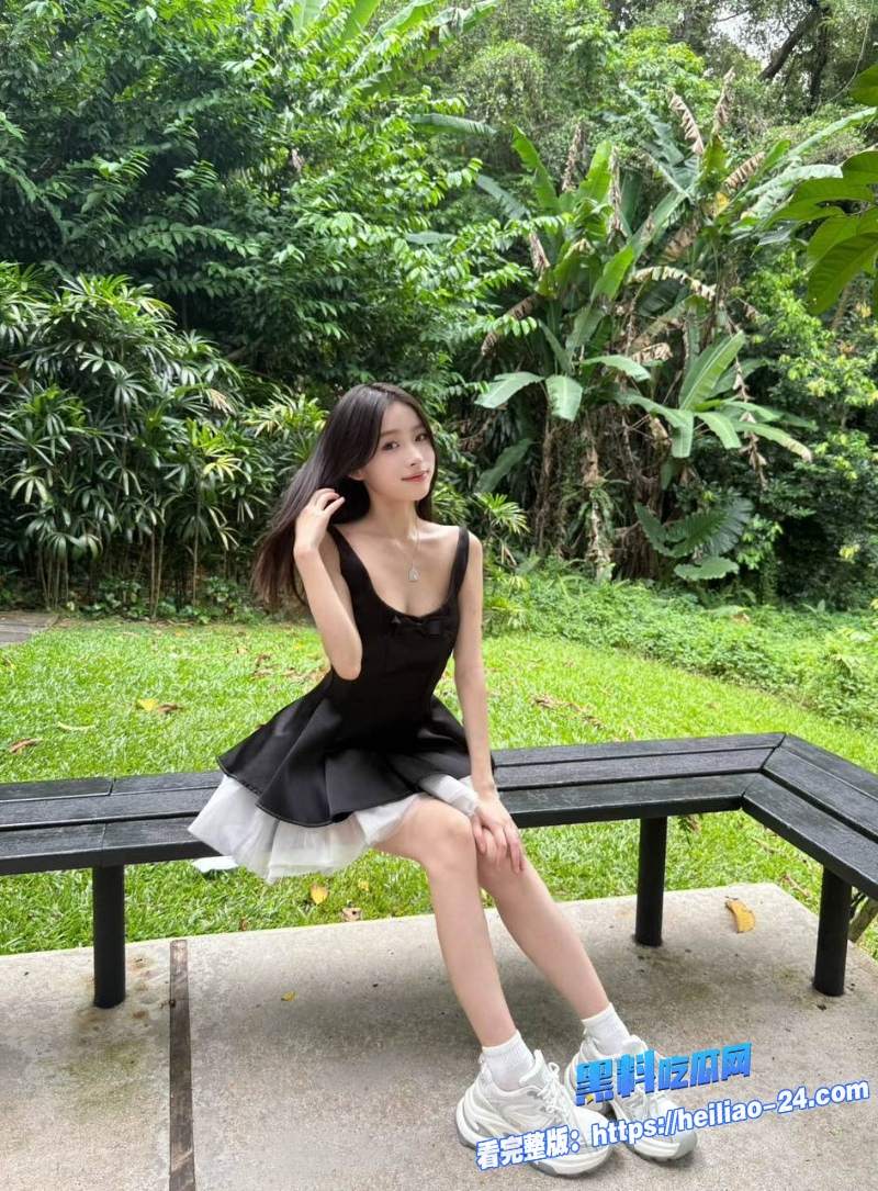 人闲逼不能闲G奶巨乳少妇穿奶牛情趣服背夫偷情连续伺候4个情夫被各种姿势爆操到失神 1