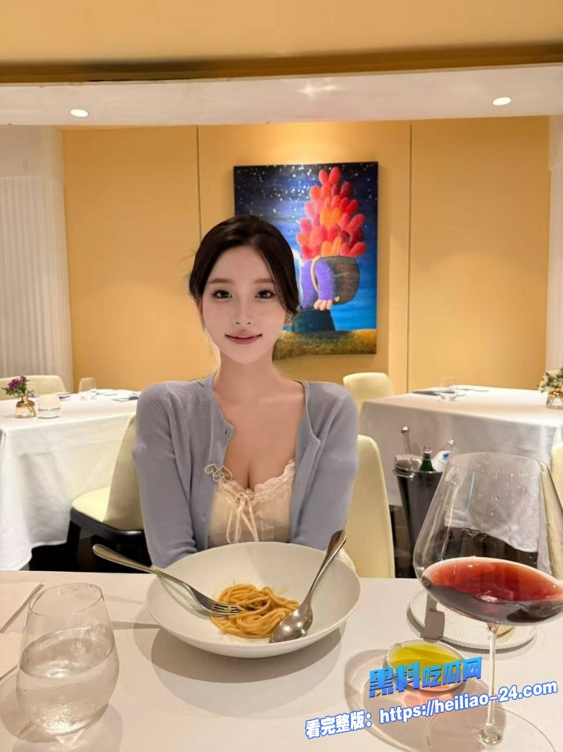 人闲逼不能闲G奶巨乳少妇穿奶牛情趣服背夫偷情连续伺候4个情夫被各种姿势爆操到失神 4