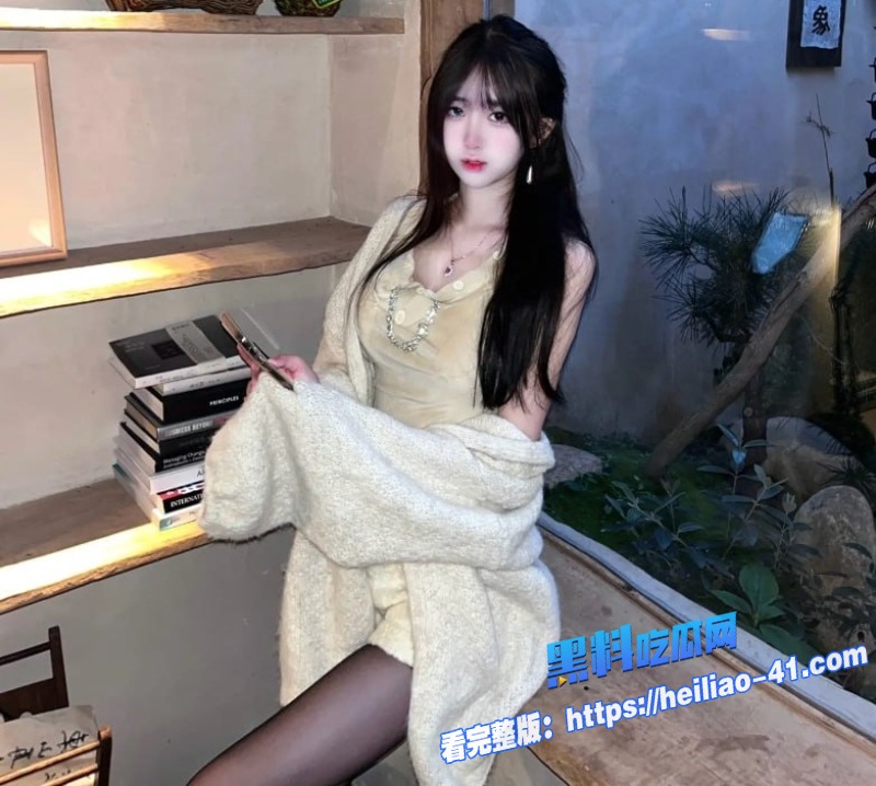 极品少女私拍视频曝光穿包臀黑丝被男友后入狂干4 极品少女私拍视频曝光穿包臀黑丝被男友后入狂干4