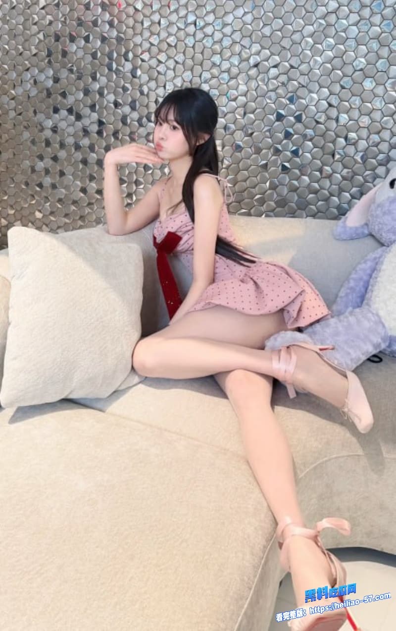 高颜值反差美女酒店约炮视频流出全程露脸穿性感情趣内衣白虎嫩穴被疯狂爆操到白浆直流2