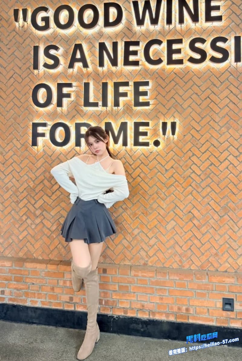 高颜值反差美女酒店约炮视频流出全程露脸穿性感情趣内衣白虎嫩穴被疯狂爆操到白浆直流3