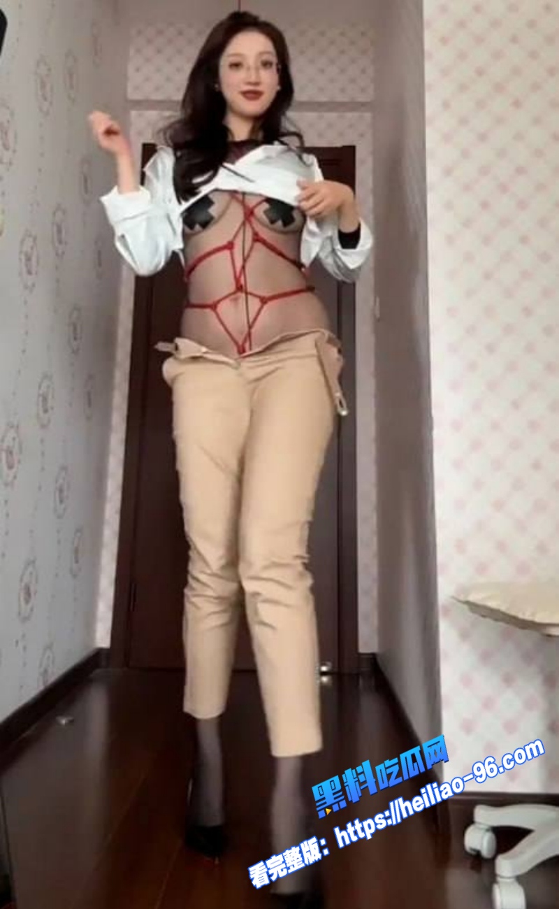 抖音网红在在吗金主定制福利全集流出扭腰晃臀道具猛插高潮实录2 抖音网红在在吗金主定制福利全集流出扭腰晃臀道具猛插高潮实录2