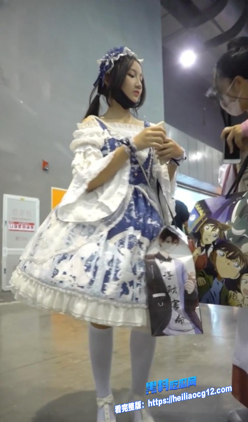 头抄底偷拍绝美少妇4