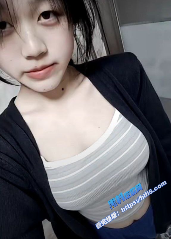 蜜桃臀巨乳高中生 身材是真的顶 用道具插自己的小穴 插得水花四溅！1