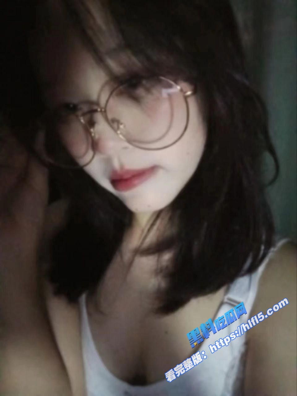 蜜桃臀巨乳高中生 身材是真的顶 用道具插自己的小穴 插得水花四溅！3