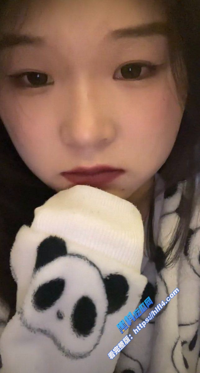 辽宁沈阳反差骚逼女友很单纯可爱 十分爱笑 自慰时候下面阴道分泌好多粘液 图2