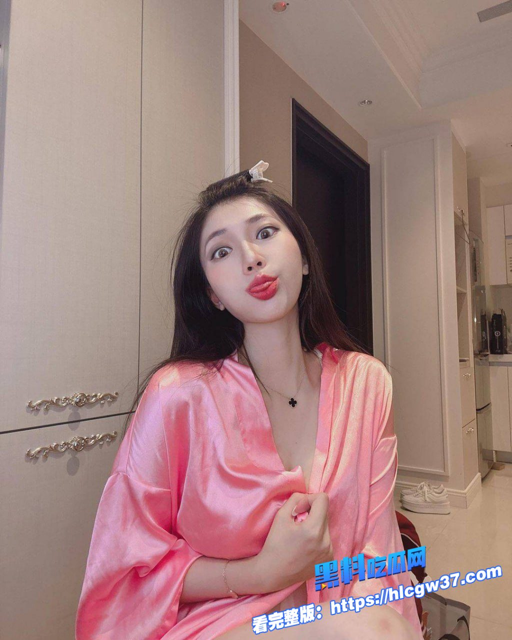 台湾Vivian线下服务金主视频曝光看样子还以为是贤妻良母实际上是个骚母狗在胯下尽情被操 1 台湾Vivian线下服务金主视频曝光看样子还以为是贤妻良母实际上是个骚母狗在胯下尽情被操 1