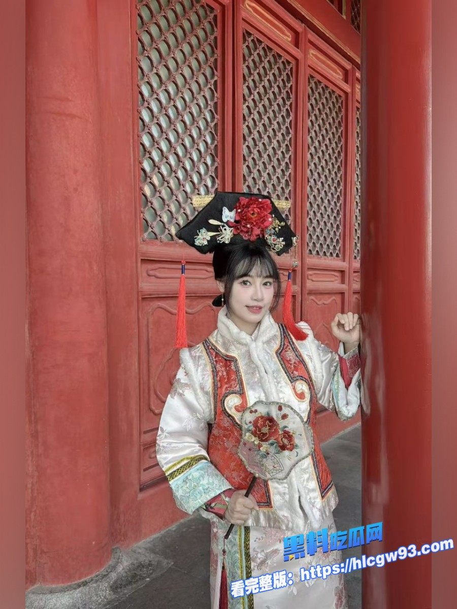 网黄女神苏畅化身巨乳技师帮光头客户情趣按摩4