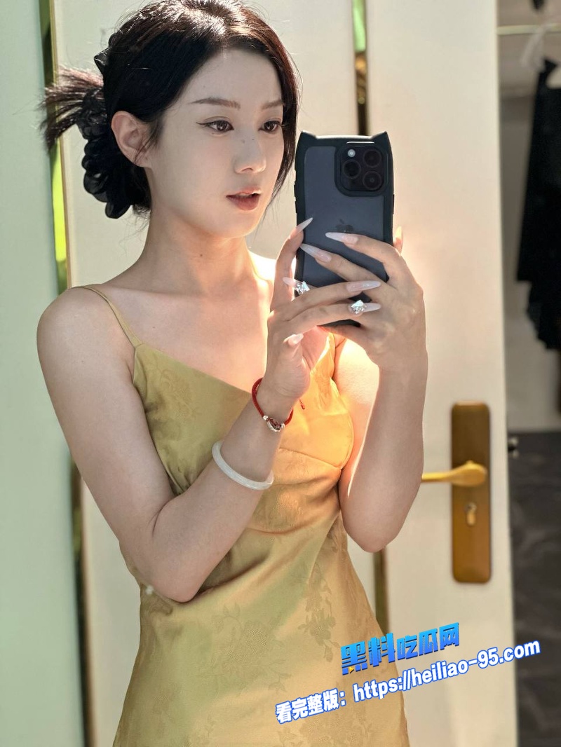 一杆钢枪多P足球宝贝 极品长腿啦啦队被轮番爆操 情趣足球装狂摇猛干 群P盛宴最是刺激图7