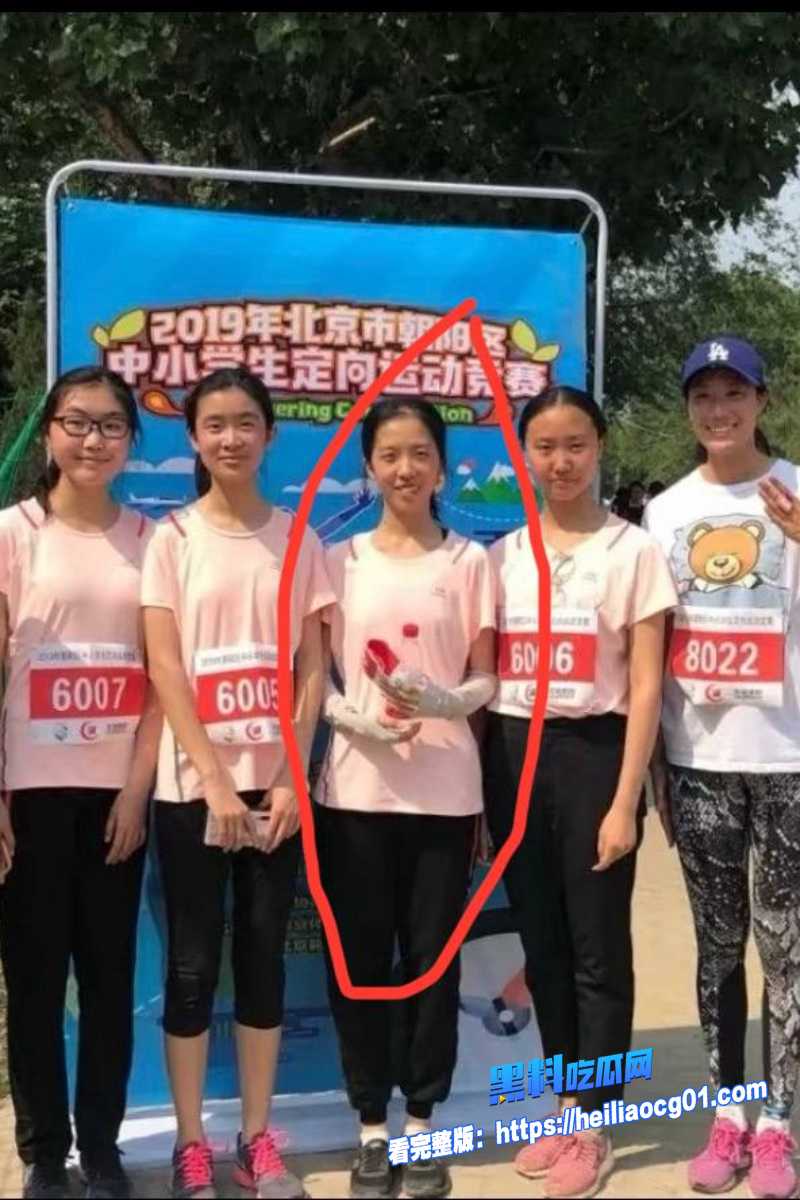 抖音网红黄奕萌19