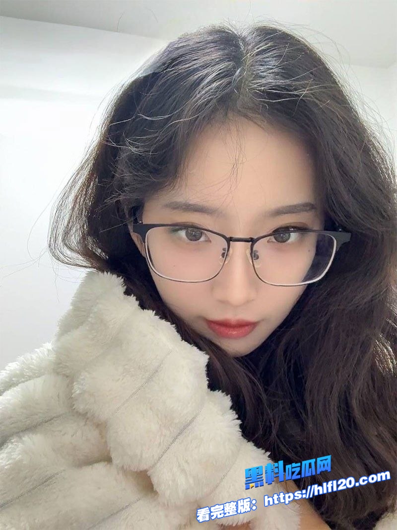 顶级眼镜妹自慰视频流出 超好的身材和颜值 瓜友准备好纸巾就行！图1