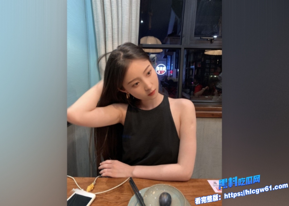 杭州明星脸网红施芮雯兼职外围下海视频被金主曝光口技了得爆操粉能骚穴 4 杭州明星脸网红施芮雯兼职外围下海视频被金主曝光口技了得爆操粉能骚穴 4