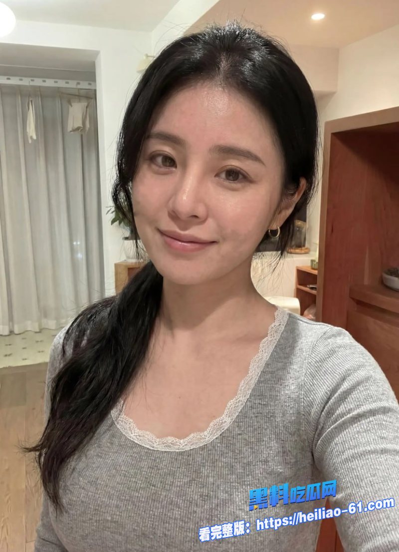 气质反差婊床上变淫娃长发白吊带跪舔口交射脸后无套爆操蜜桃臀5