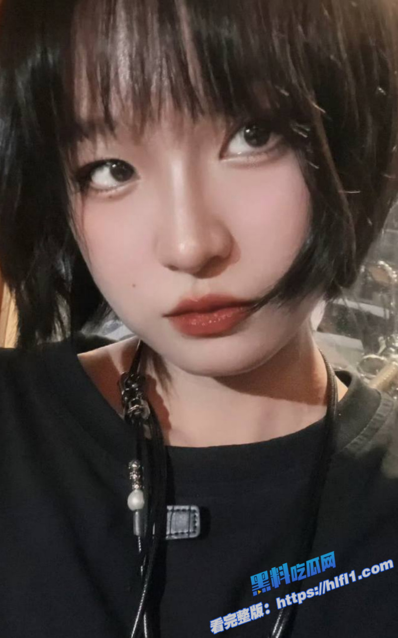 中南财经政法大学校花 郑芸芸  各种骚丝网袜性爱视频泄密 你的女神别人的母狗！图4