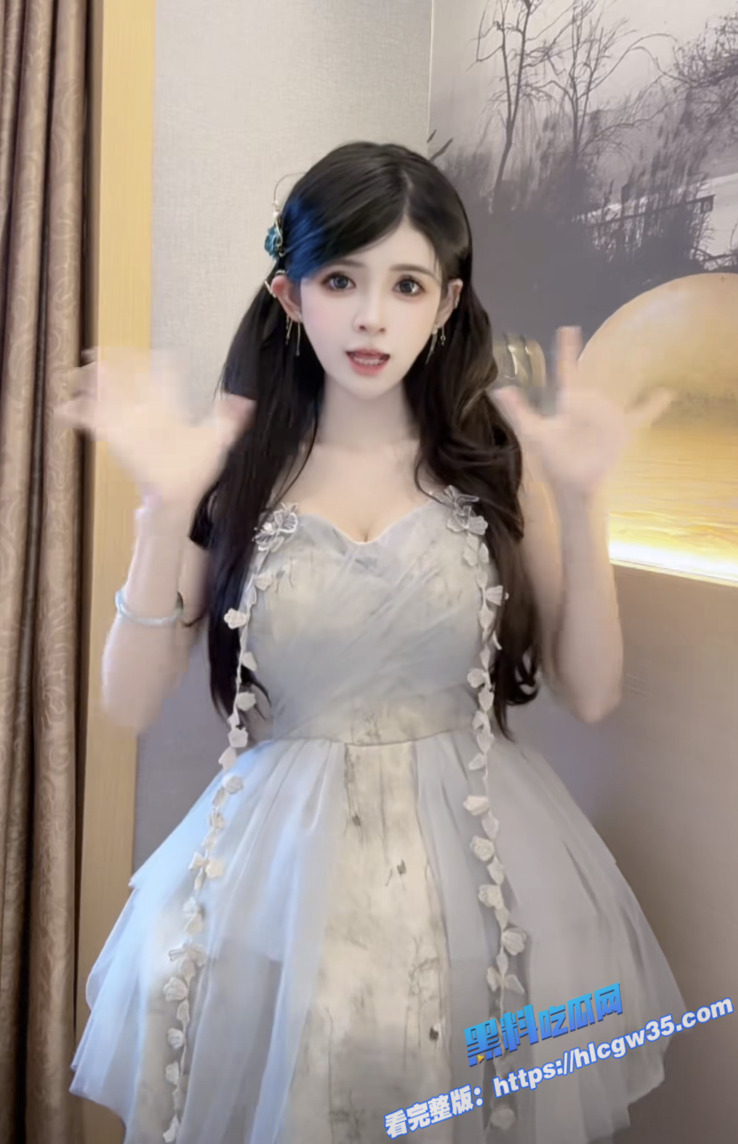 抖音百万网红 狗头萝莉 金主定制福利脱衣视频流出 丰满巨乳纤细身段还是那么养眼3
