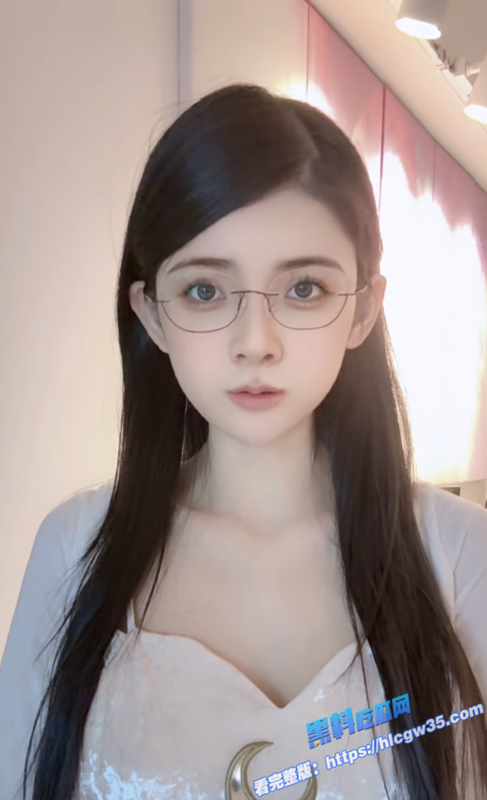 抖音百万网红 狗头萝莉 金主定制福利脱衣视频流出 丰满巨乳纤细身段还是那么养眼5