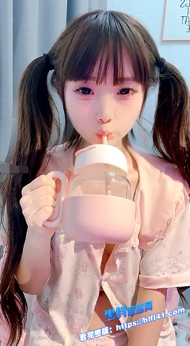 推特双马尾萝莉萌宝宝直播自慰视频流出风骚热舞道具抽插配上奶液画面极为香艳 3