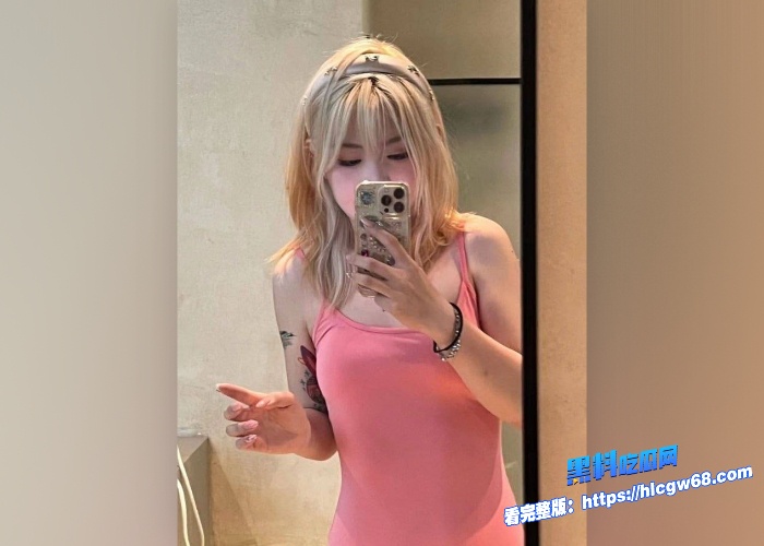 高颜值精神小妹为了买包被金主掐脖调教嘴塞内裤白嫩小妹被调教成小母狗各类玩法层出不穷小妹要被玩坏了 1