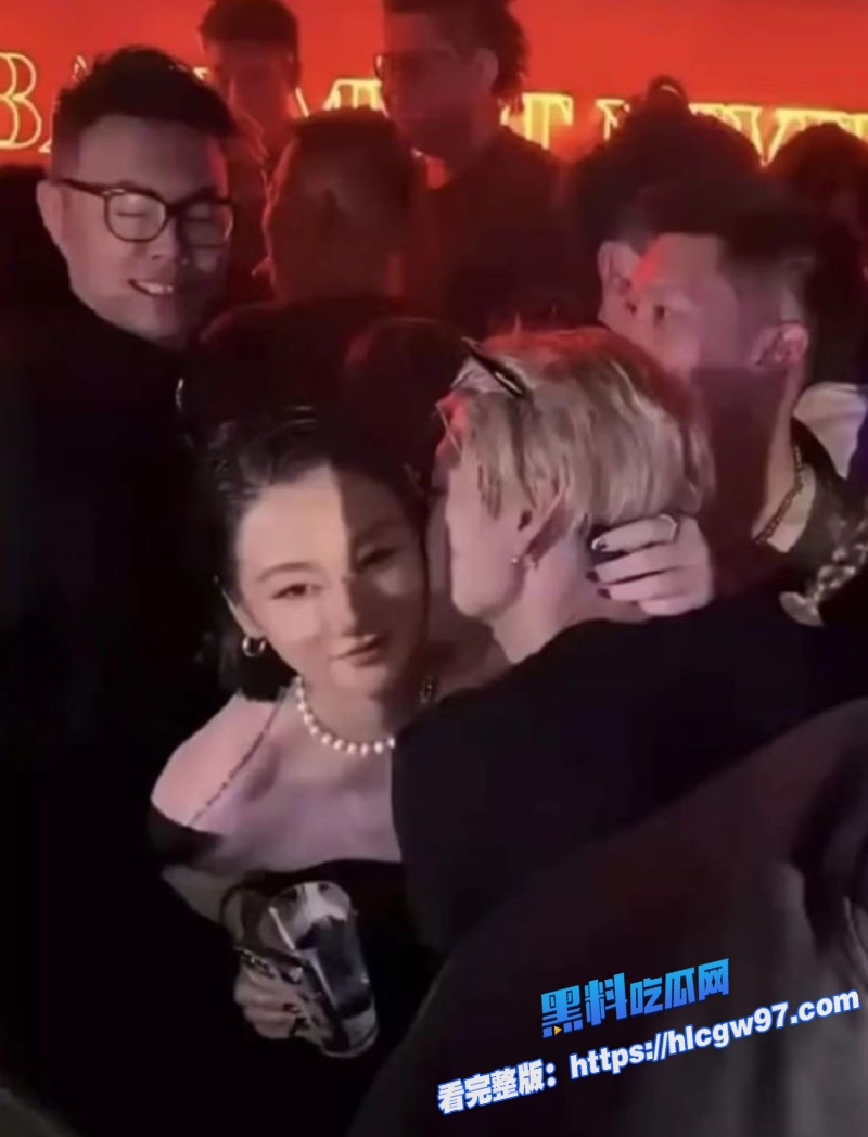 微博热搜顶流男明星王嘉尔访谈大胆发言如何解决生理需求劲爆床照视频实锤私生活混乱不堪13 微博热搜顶流男明星王嘉尔访谈大胆发言如何解决生理需求劲爆床照视频实锤私生活混乱不堪13
