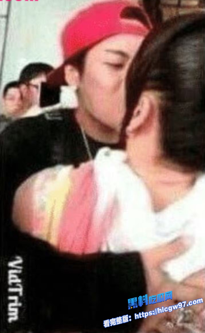 微博热搜顶流男明星王嘉尔访谈大胆发言如何解决生理需求劲爆床照视频实锤私生活混乱不堪14 微博热搜顶流男明星王嘉尔访谈大胆发言如何解决生理需求劲爆床照视频实锤私生活混乱不堪14