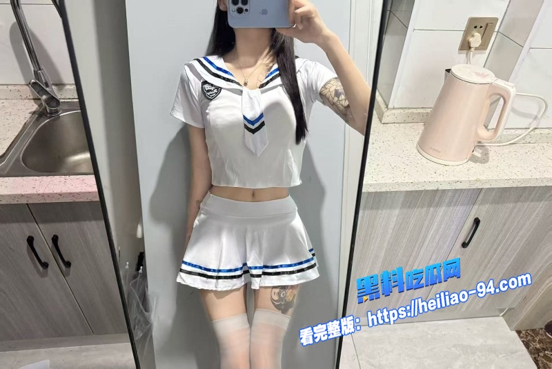 一只顶美5月12日新作 站在镜子前被老公抽插 完整版 眼睛迷离地看着镜子中的自己，视觉冲击极强图6