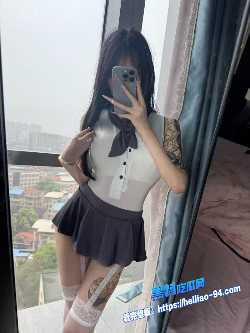一只顶美5月12日新作 站在镜子前被老公抽插 完整版 眼睛迷离地看着镜子中的自己，视觉冲击极强图5