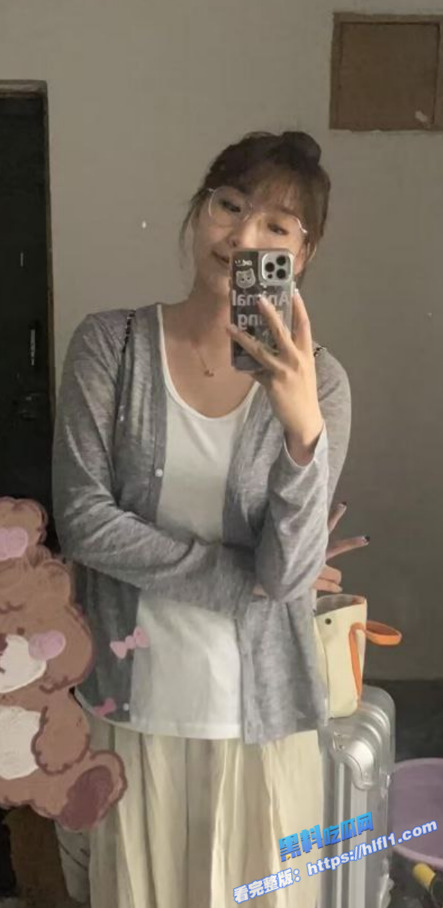 北京精神小妹 关若祺 发给金主的私密视频遭泄露 喜欢吃精液 炮架自慰！图2