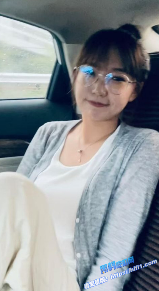 北京精神小妹 关若祺 发给金主的私密视频遭泄露 喜欢吃精液 炮架自慰!图4 北京精神小妹 关若祺 发给金主的私密视频遭泄露 喜欢吃精液 炮架自慰!图4