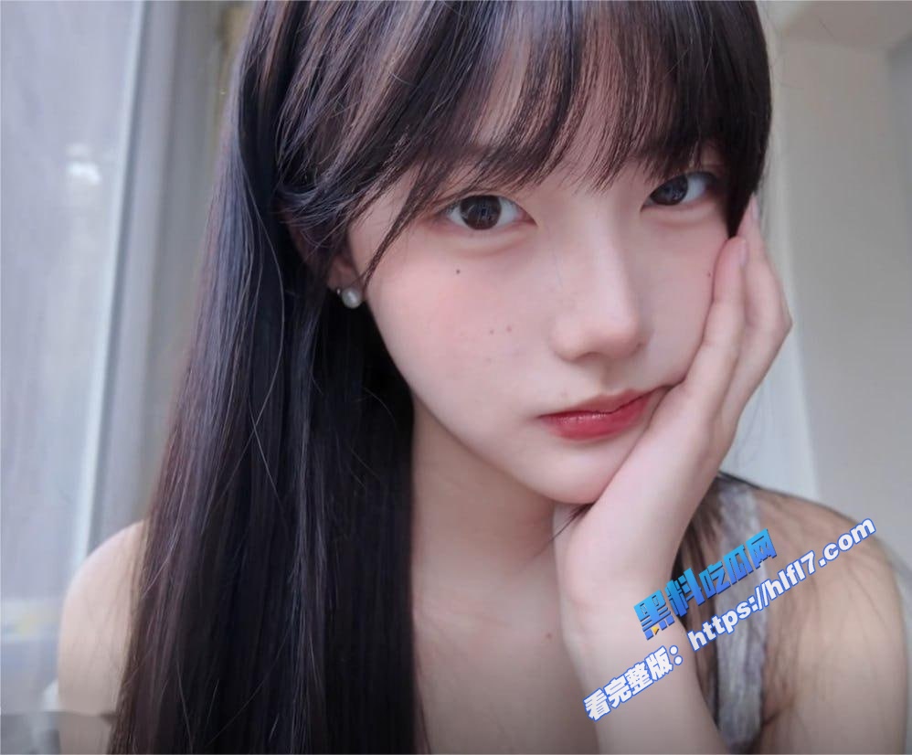 抖音70万粉网红 一只香 顶级福利泄密 清纯少女大长腿蜜桃臀 情趣装秀奶子蛮腰 太勾人！2